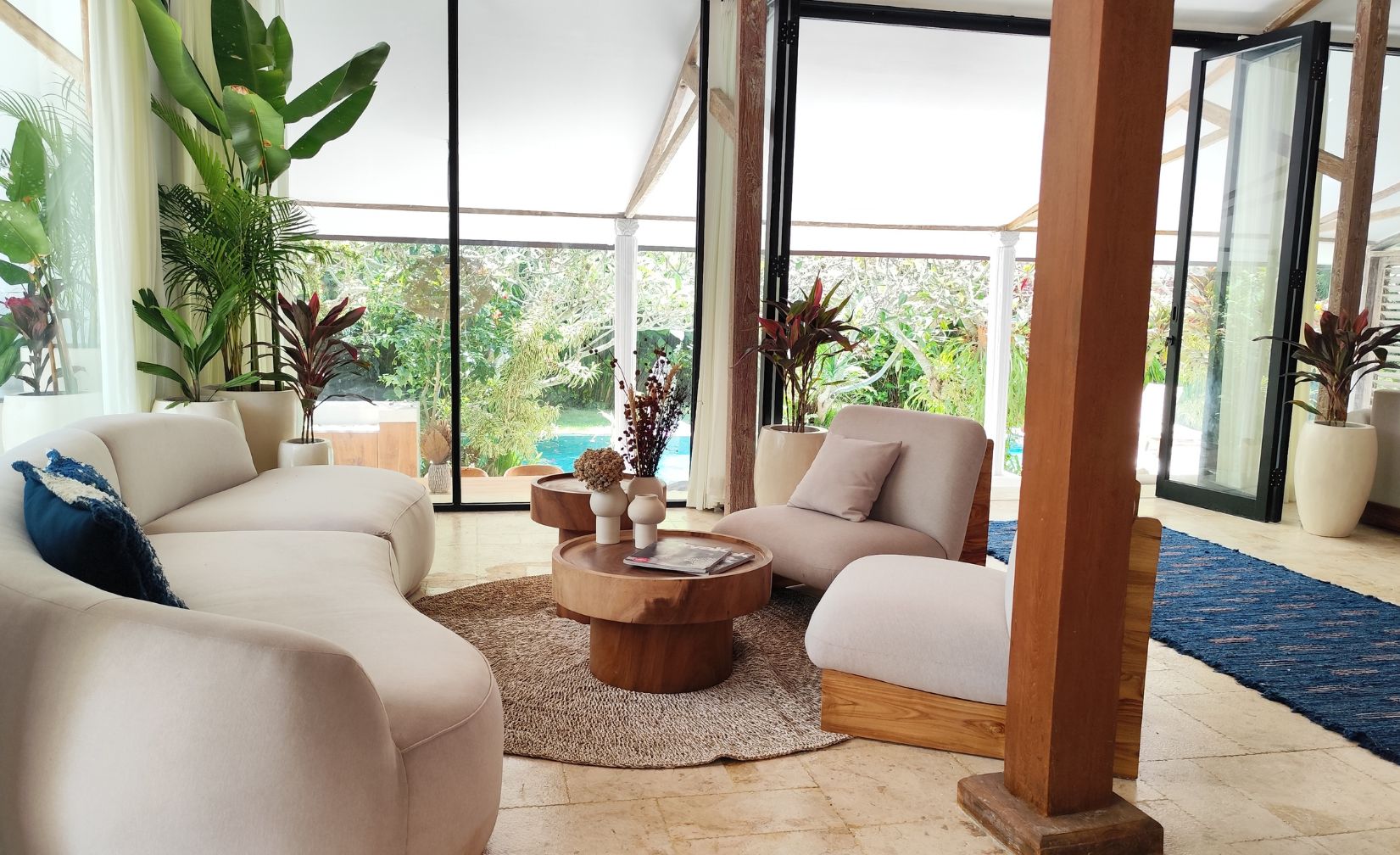 Architectural Grace: Joglo Villa in Buduk photo 2