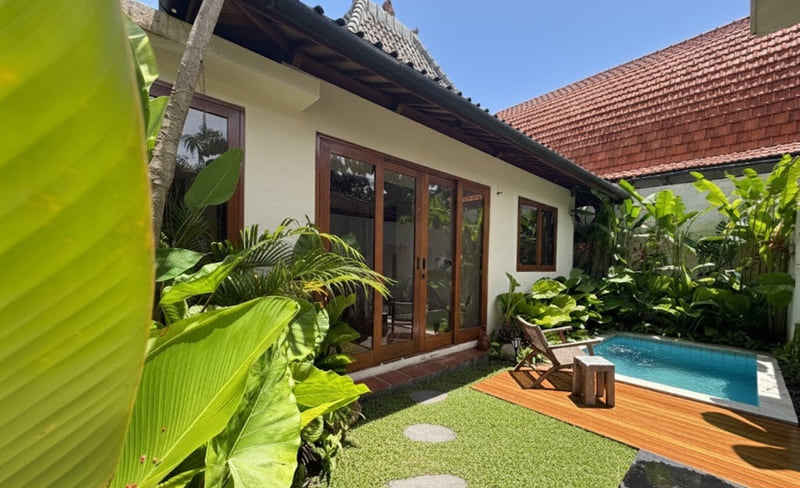 Compact tropical pool villa