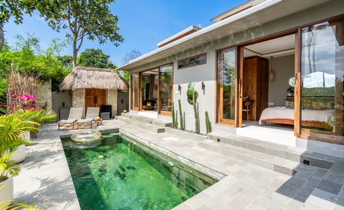 Riverfront villa in Tumbak Bayuh photo 3