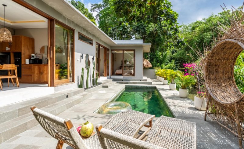 Riverfront villa in Tumbak Bayuh